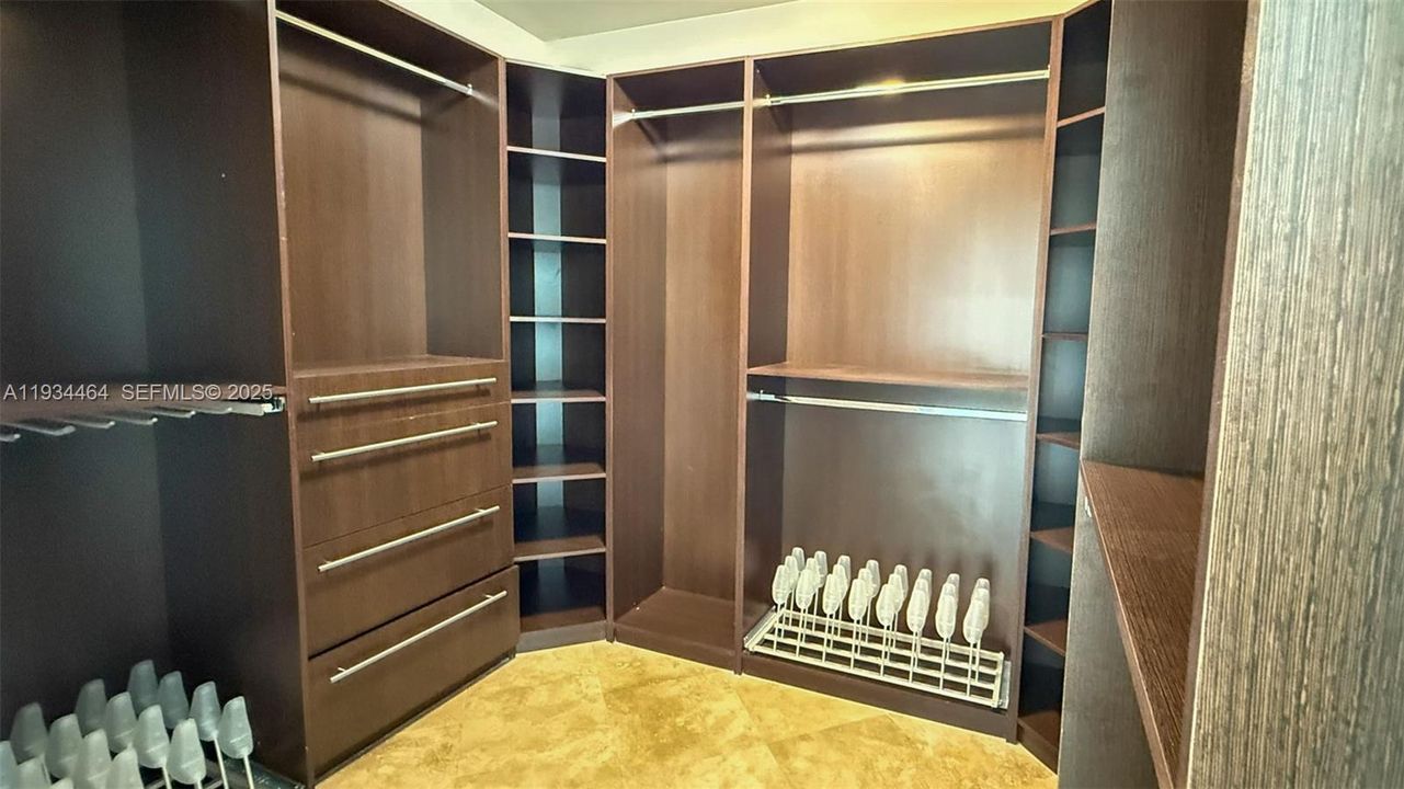 For Sale: $1,895,000 (3 beds, 3 baths, 3082 Square Feet)