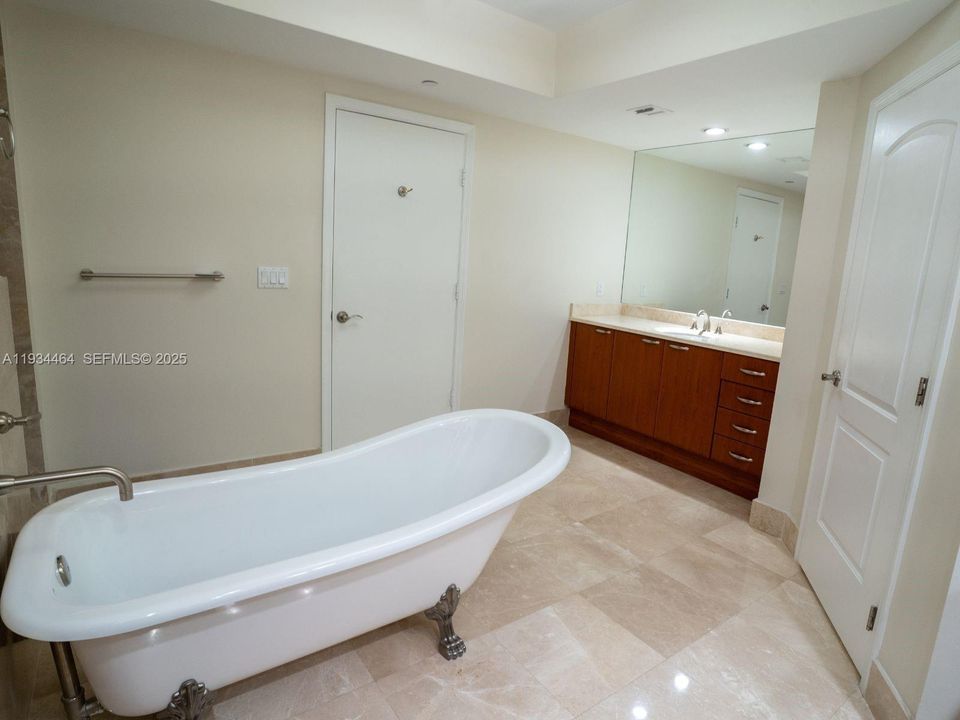 For Sale: $1,895,000 (3 beds, 3 baths, 3082 Square Feet)