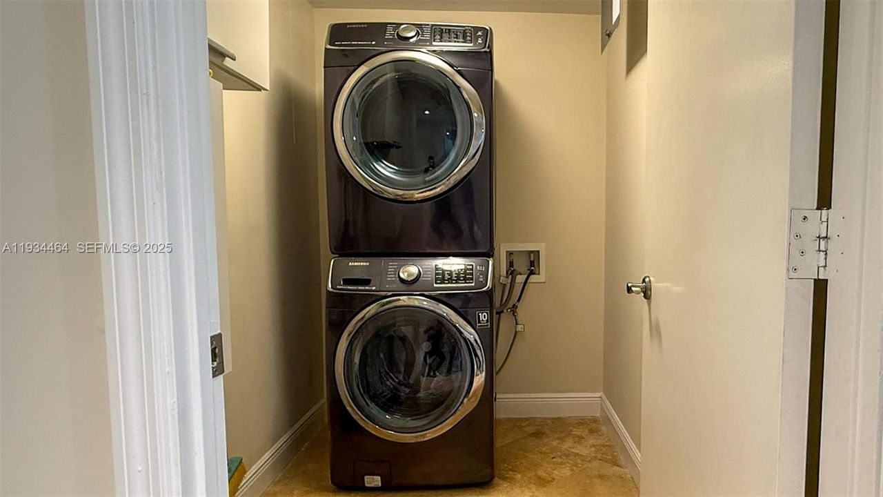 For Sale: $1,895,000 (3 beds, 3 baths, 3082 Square Feet)