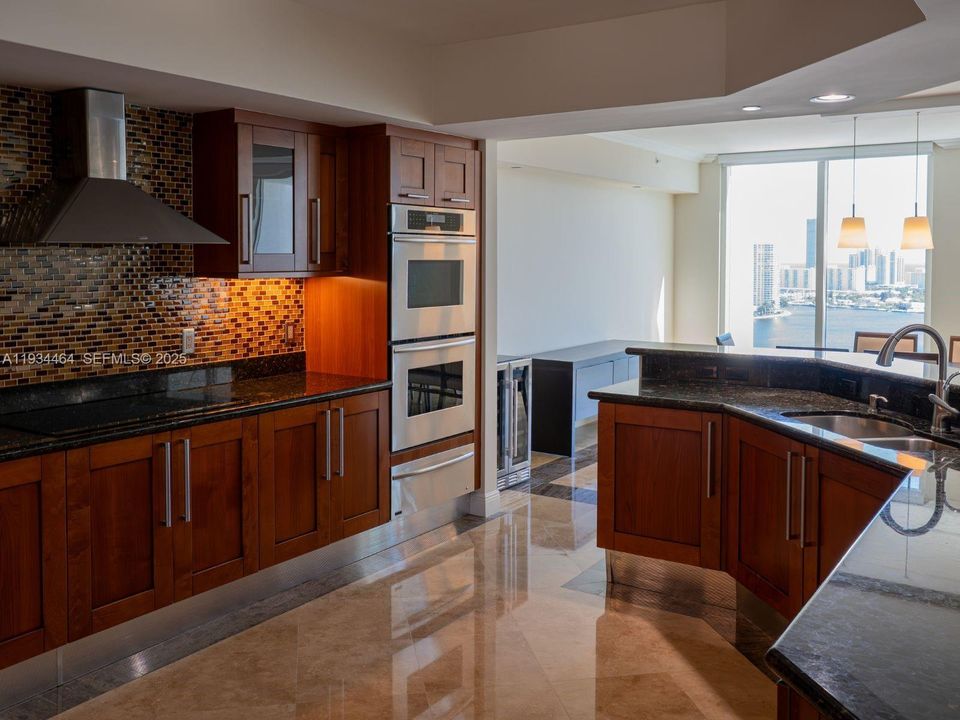 For Sale: $1,895,000 (3 beds, 3 baths, 3082 Square Feet)