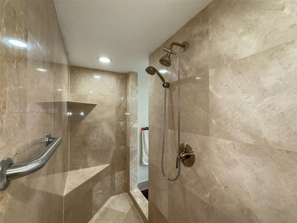 For Sale: $1,895,000 (3 beds, 3 baths, 3082 Square Feet)