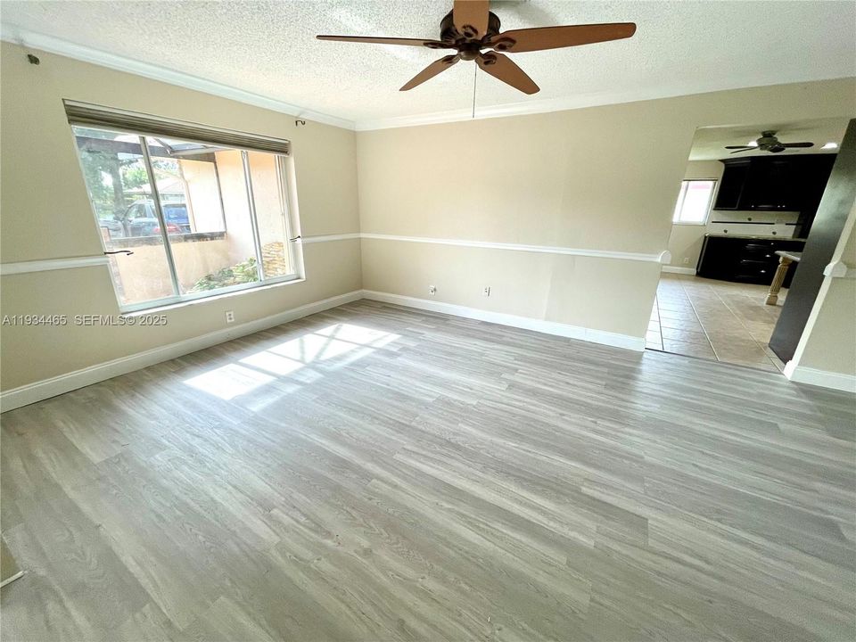 出租: $4,200 (3 贝兹, 2 浴室, 2042 平方英尺)