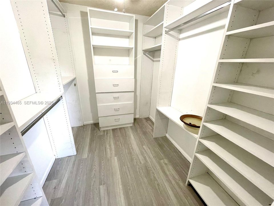 出租: $4,200 (3 贝兹, 2 浴室, 2042 平方英尺)