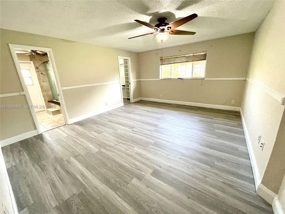 出租: $4,200 (3 贝兹, 2 浴室, 2042 平方英尺)