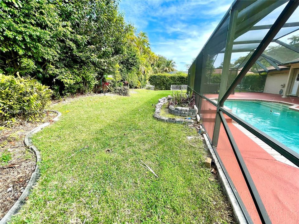 出租: $4,200 (3 贝兹, 2 浴室, 2042 平方英尺)