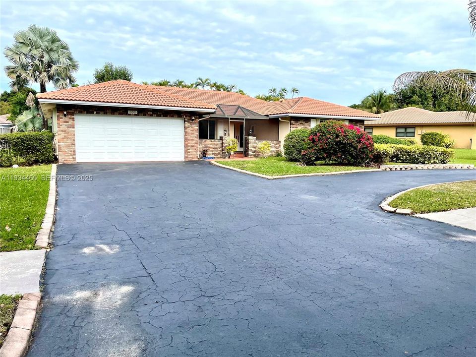 出租: $4,200 (3 贝兹, 2 浴室, 2042 平方英尺)