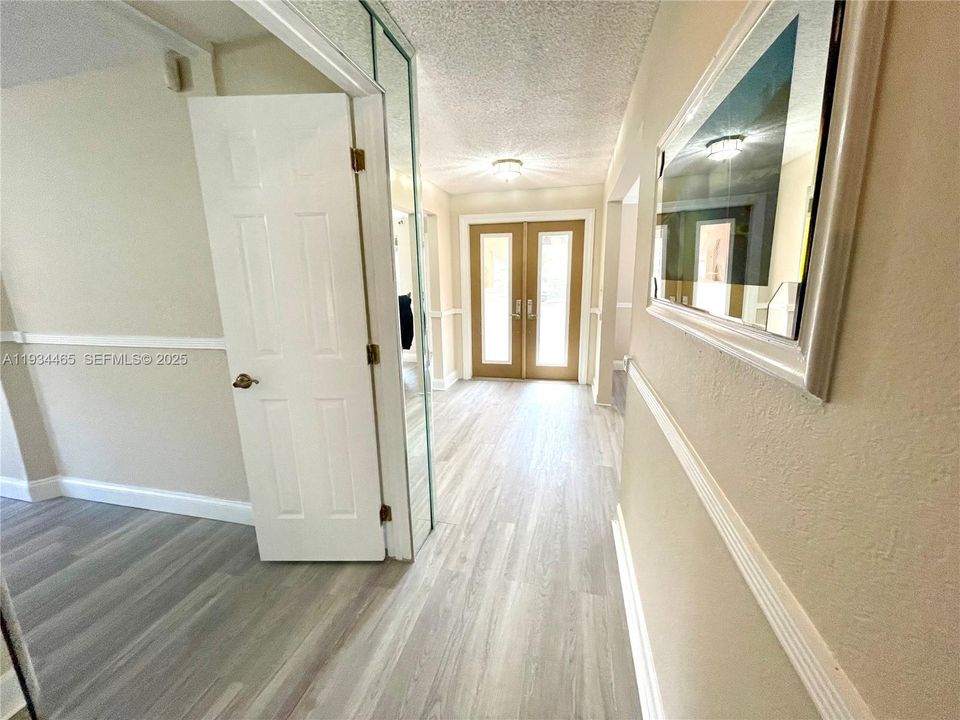 出租: $4,200 (3 贝兹, 2 浴室, 2042 平方英尺)