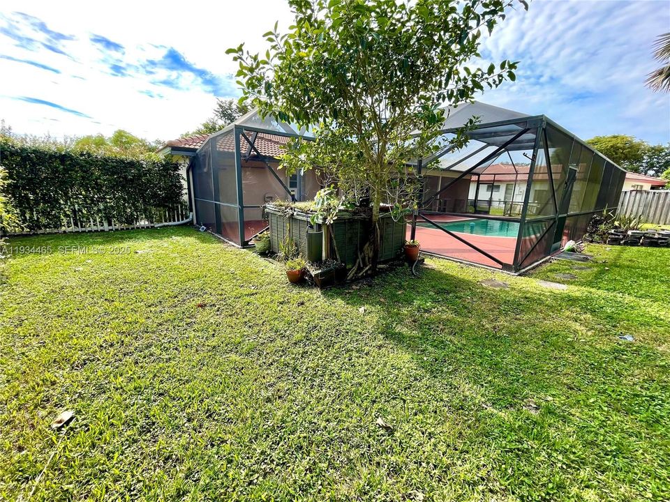 出租: $4,200 (3 贝兹, 2 浴室, 2042 平方英尺)