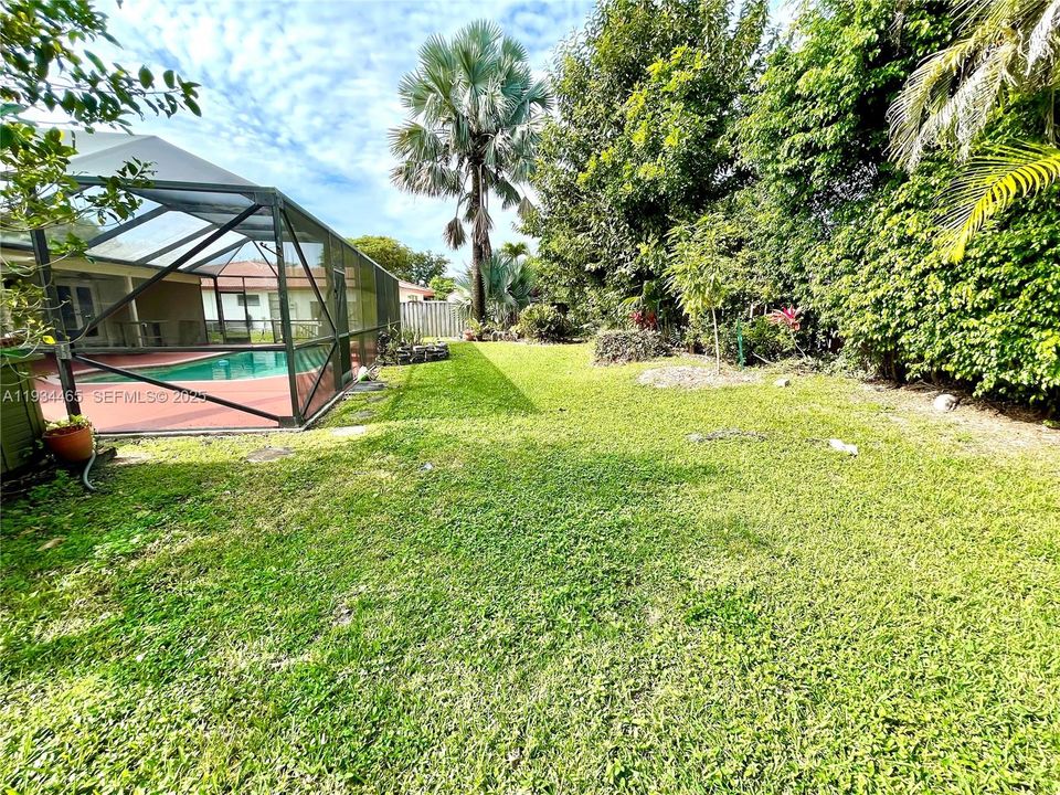 出租: $4,200 (3 贝兹, 2 浴室, 2042 平方英尺)