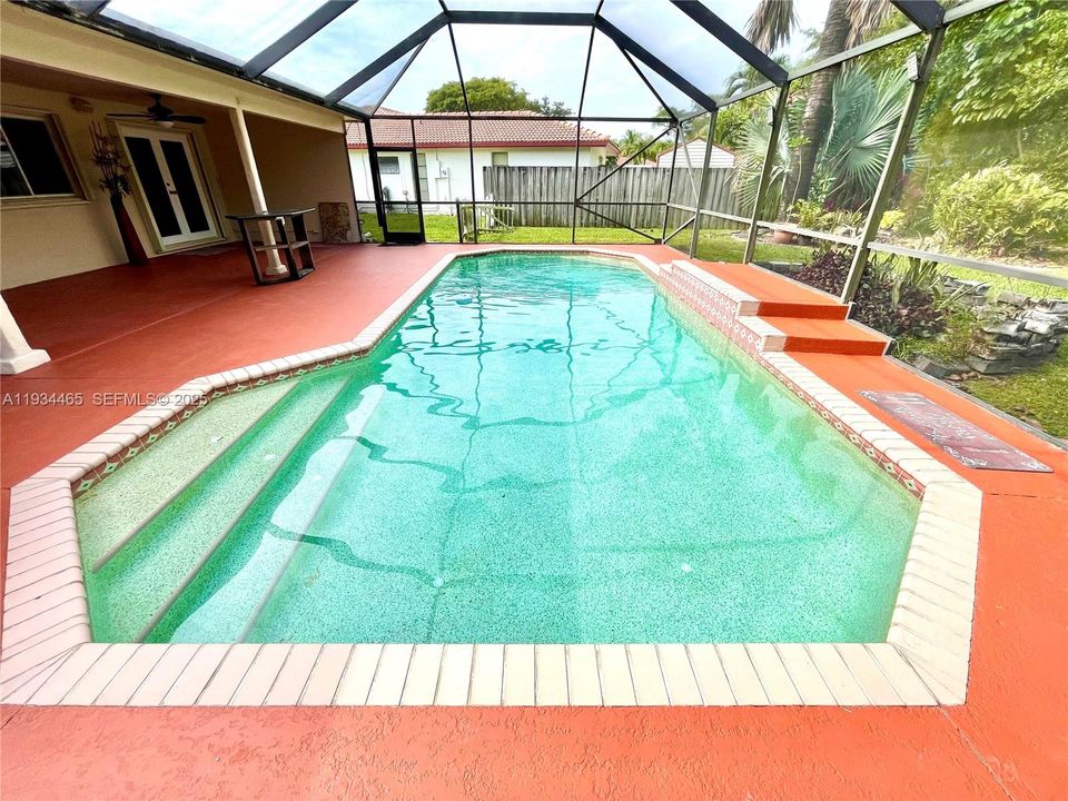 出租: $4,200 (3 贝兹, 2 浴室, 2042 平方英尺)