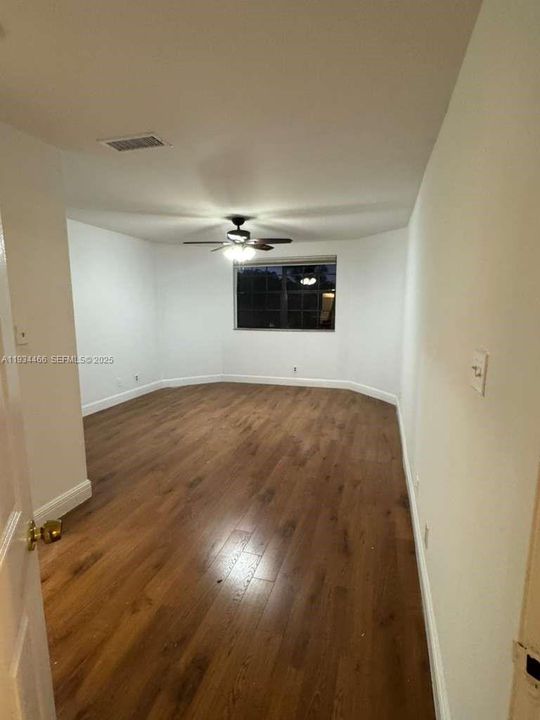 出租: $2,450 (3 贝兹, 2 浴室, 1305 平方英尺)