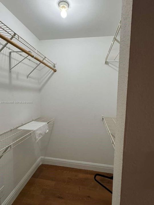 出租: $2,450 (3 贝兹, 2 浴室, 1305 平方英尺)