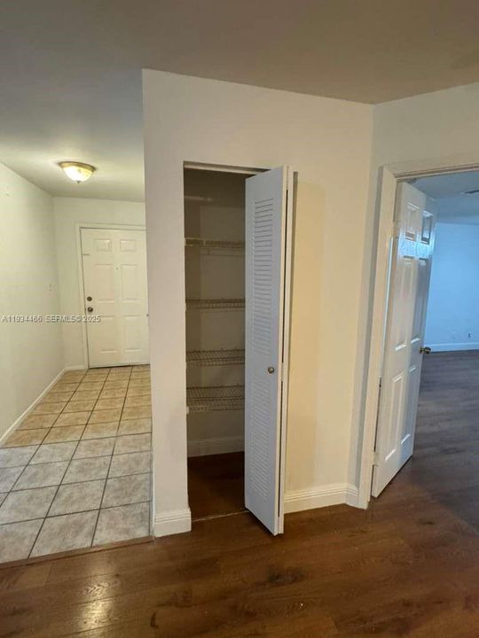 出租: $2,450 (3 贝兹, 2 浴室, 1305 平方英尺)