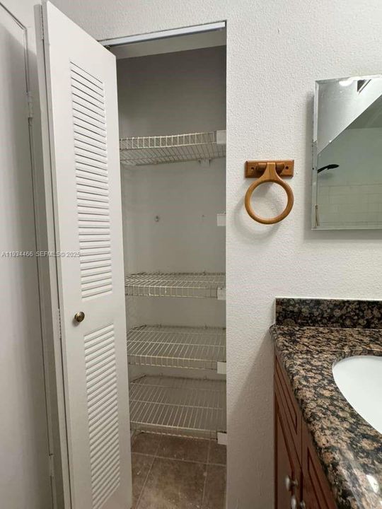 出租: $2,450 (3 贝兹, 2 浴室, 1305 平方英尺)