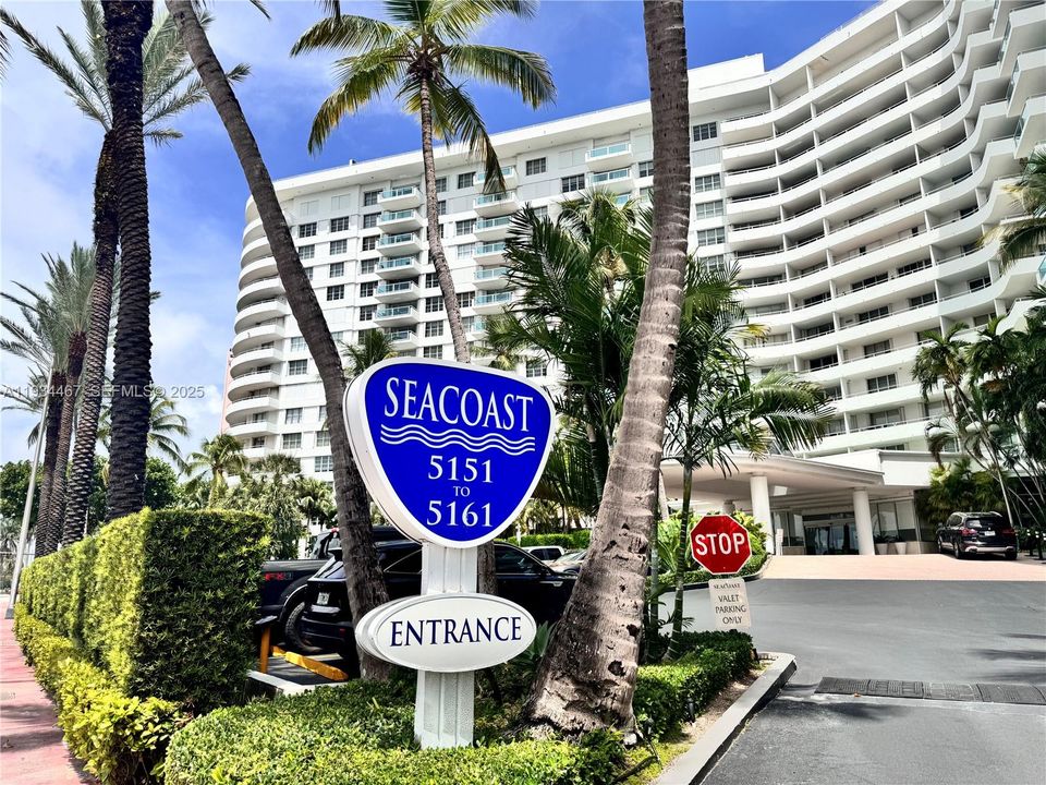 出租: $4,300 (2 贝兹, 2 浴室, 1030 平方英尺)