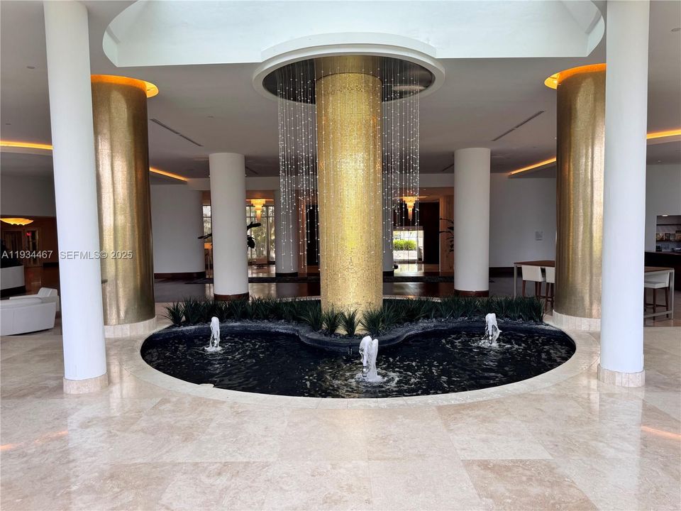 出租: $4,300 (2 贝兹, 2 浴室, 1030 平方英尺)