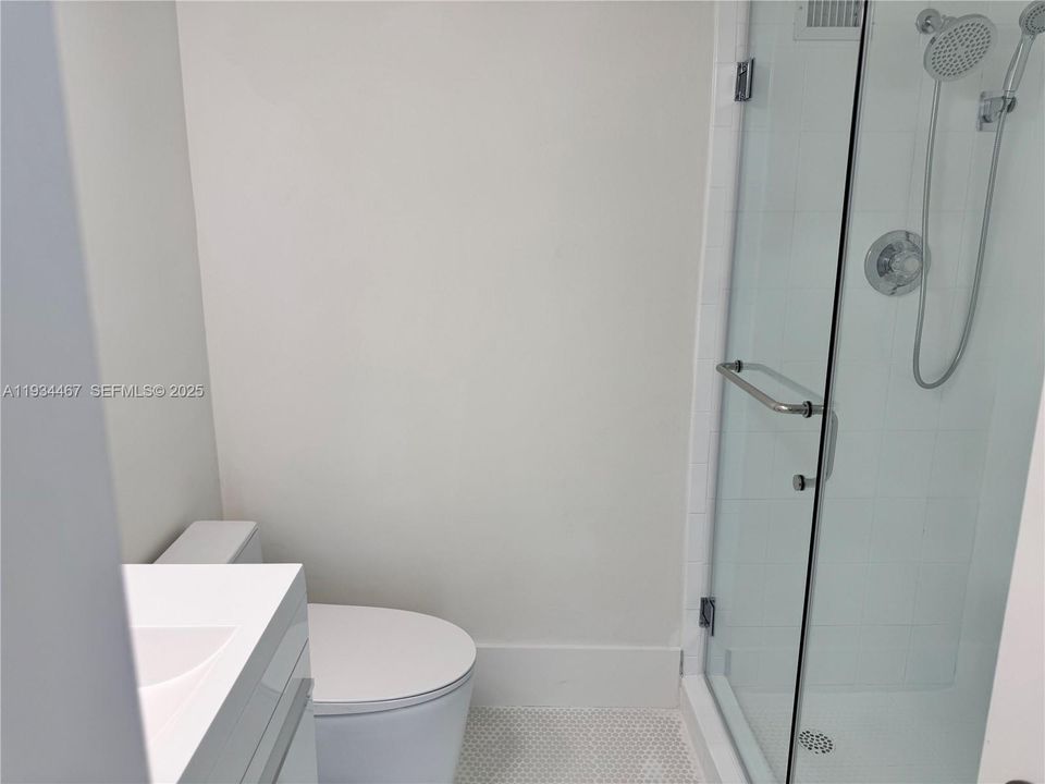 出租: $4,300 (2 贝兹, 2 浴室, 1030 平方英尺)