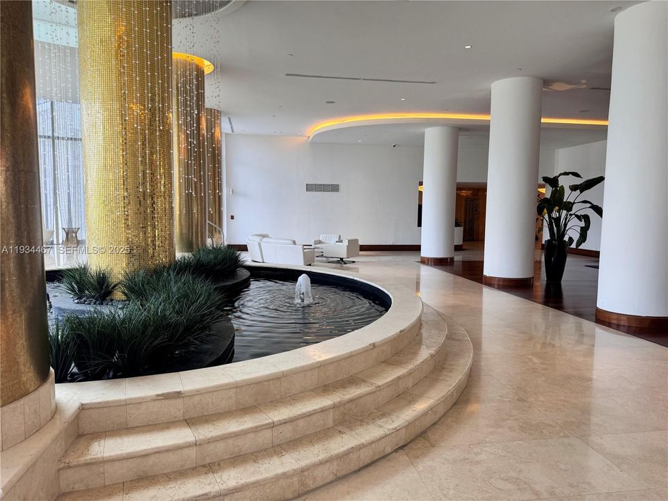 出租: $4,300 (2 贝兹, 2 浴室, 1030 平方英尺)