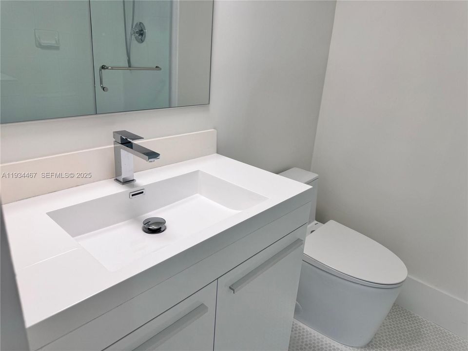 出租: $4,300 (2 贝兹, 2 浴室, 1030 平方英尺)