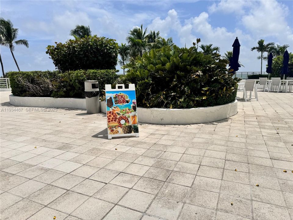 出租: $4,300 (2 贝兹, 2 浴室, 1030 平方英尺)