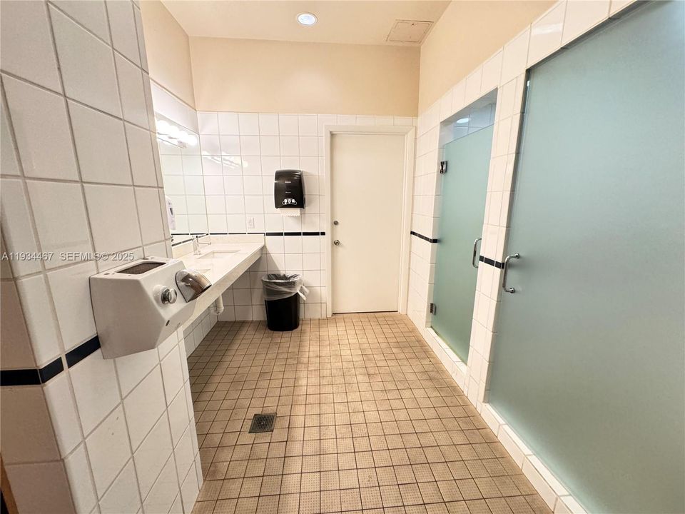 出租: $4,300 (2 贝兹, 2 浴室, 1030 平方英尺)