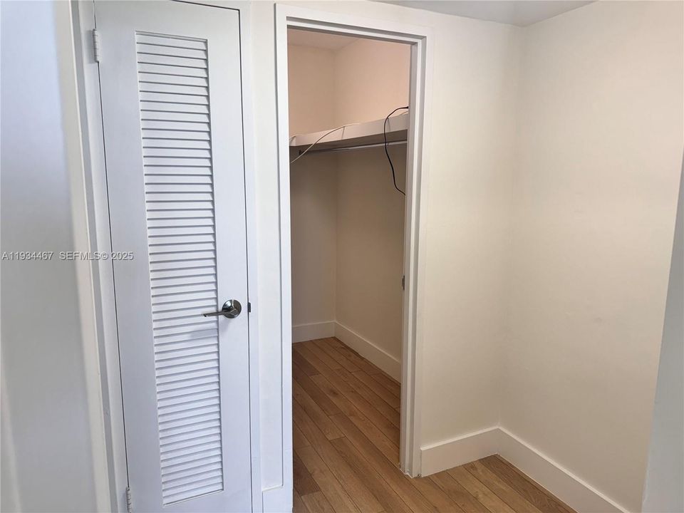 出租: $4,300 (2 贝兹, 2 浴室, 1030 平方英尺)