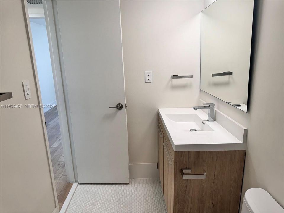 出租: $4,300 (2 贝兹, 2 浴室, 1030 平方英尺)