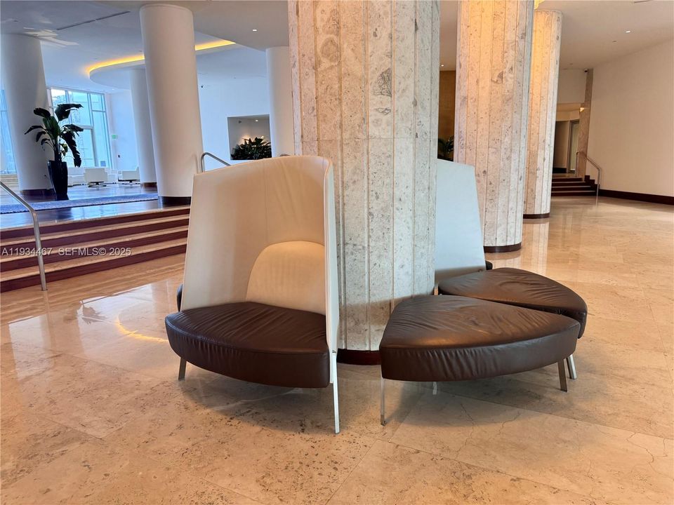 出租: $4,300 (2 贝兹, 2 浴室, 1030 平方英尺)