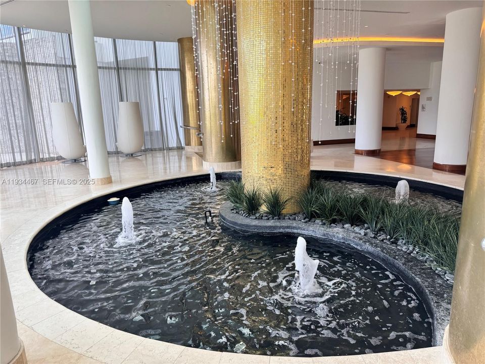 出租: $4,300 (2 贝兹, 2 浴室, 1030 平方英尺)