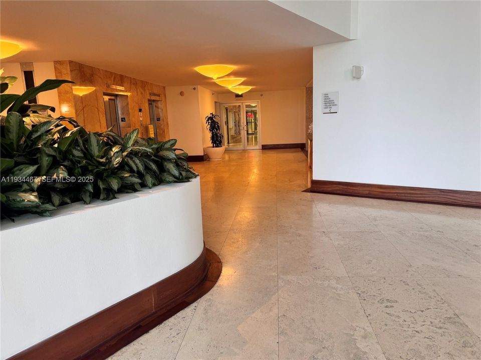 出租: $4,300 (2 贝兹, 2 浴室, 1030 平方英尺)