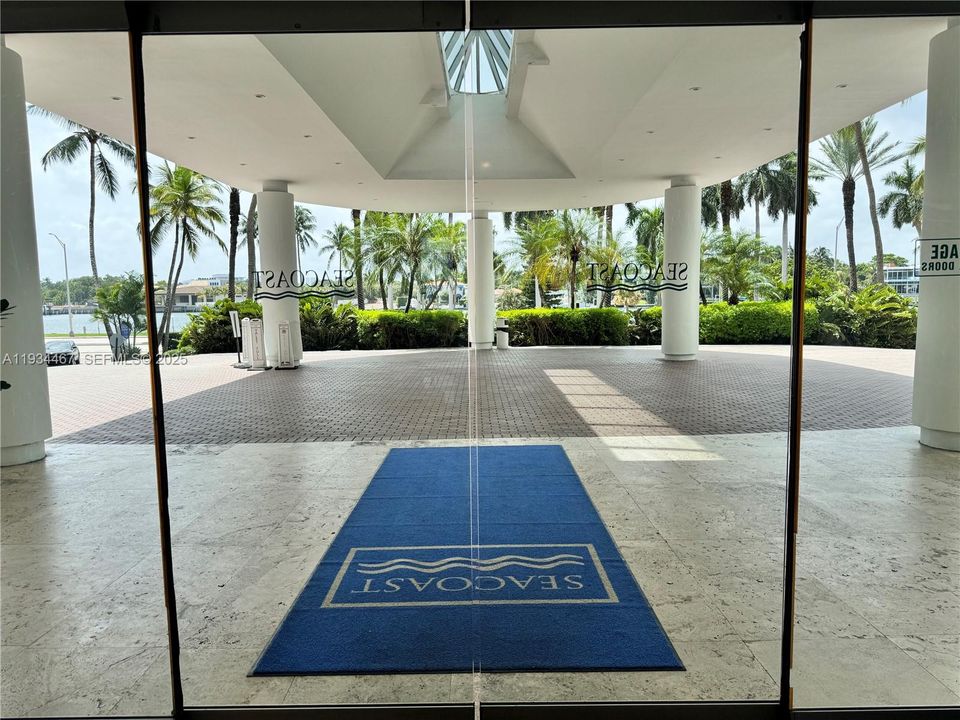 出租: $4,300 (2 贝兹, 2 浴室, 1030 平方英尺)