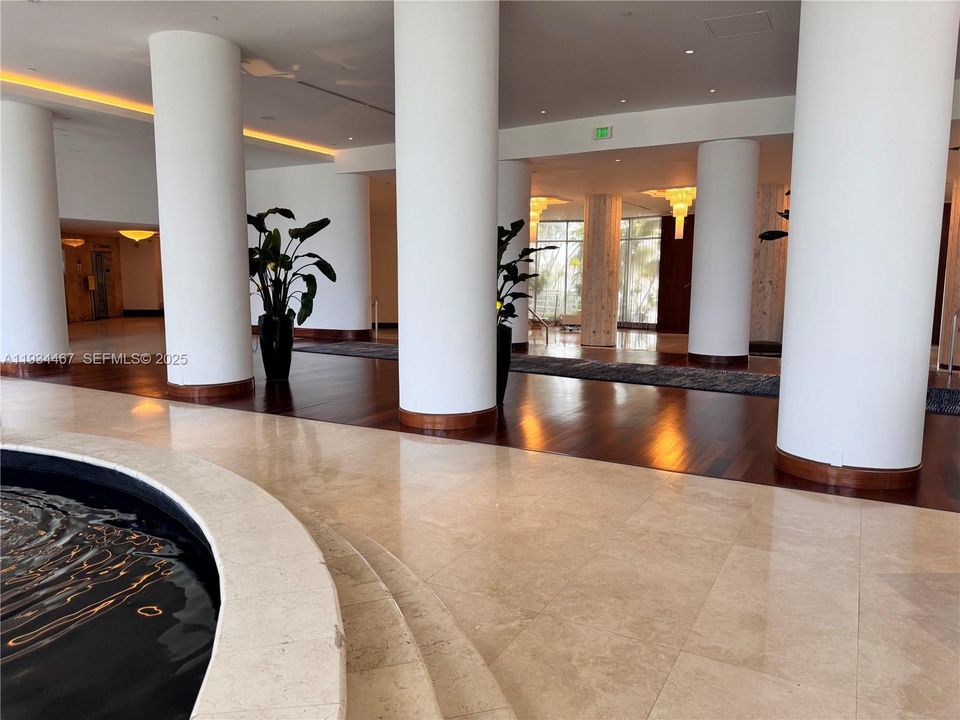 出租: $4,300 (2 贝兹, 2 浴室, 1030 平方英尺)