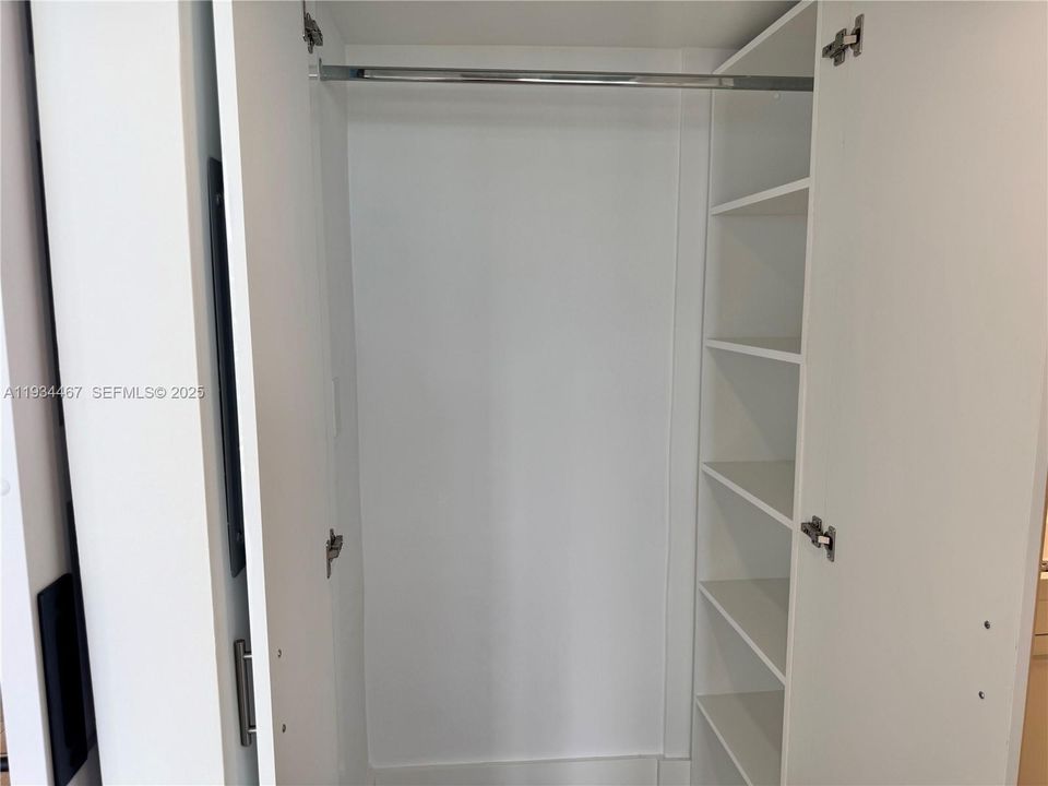 出租: $4,300 (2 贝兹, 2 浴室, 1030 平方英尺)