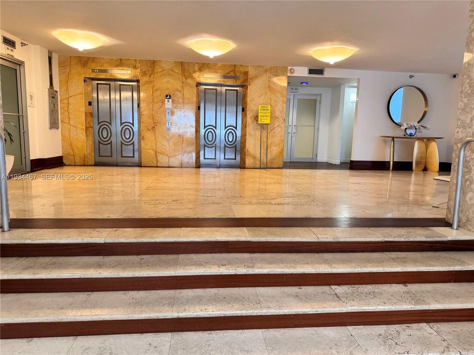 出租: $4,300 (2 贝兹, 2 浴室, 1030 平方英尺)