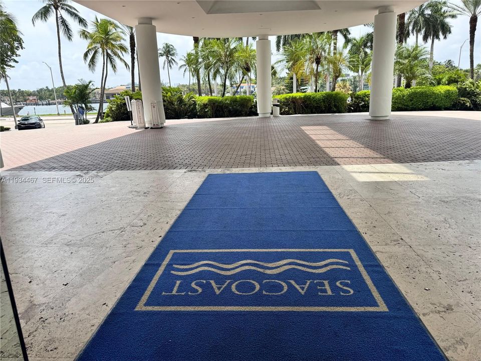 出租: $4,300 (2 贝兹, 2 浴室, 1030 平方英尺)