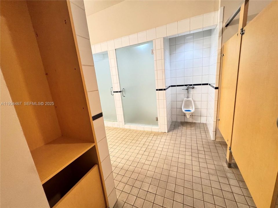 出租: $4,300 (2 贝兹, 2 浴室, 1030 平方英尺)