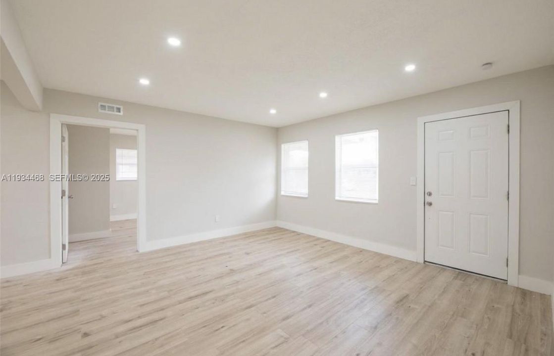 待售: $475,000 (3 贝兹, 2 浴室, 1383 平方英尺)