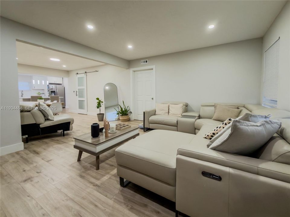 待售: $475,000 (3 贝兹, 2 浴室, 1383 平方英尺)