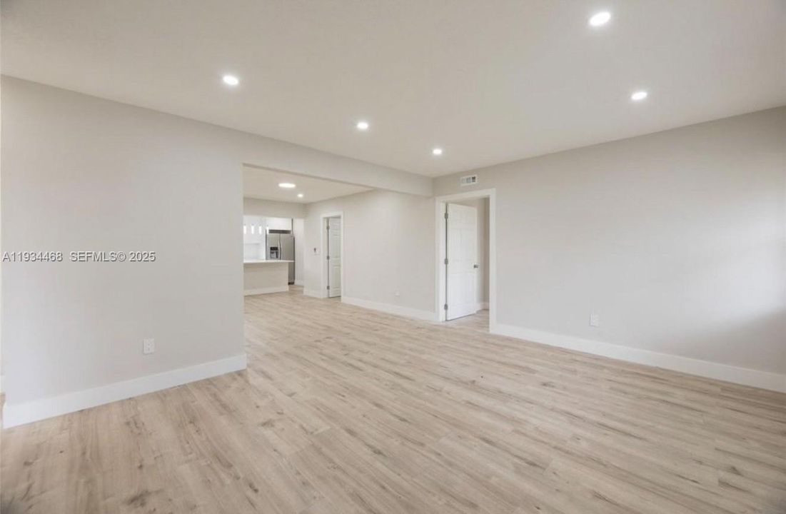 待售: $475,000 (3 贝兹, 2 浴室, 1383 平方英尺)