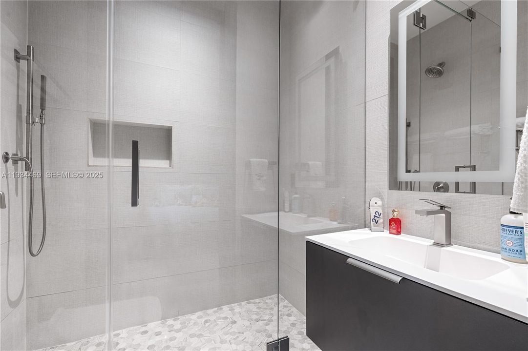 En Venta: $3,250,000 (4 camas, 5 baños, 3393 Pies cuadrados)