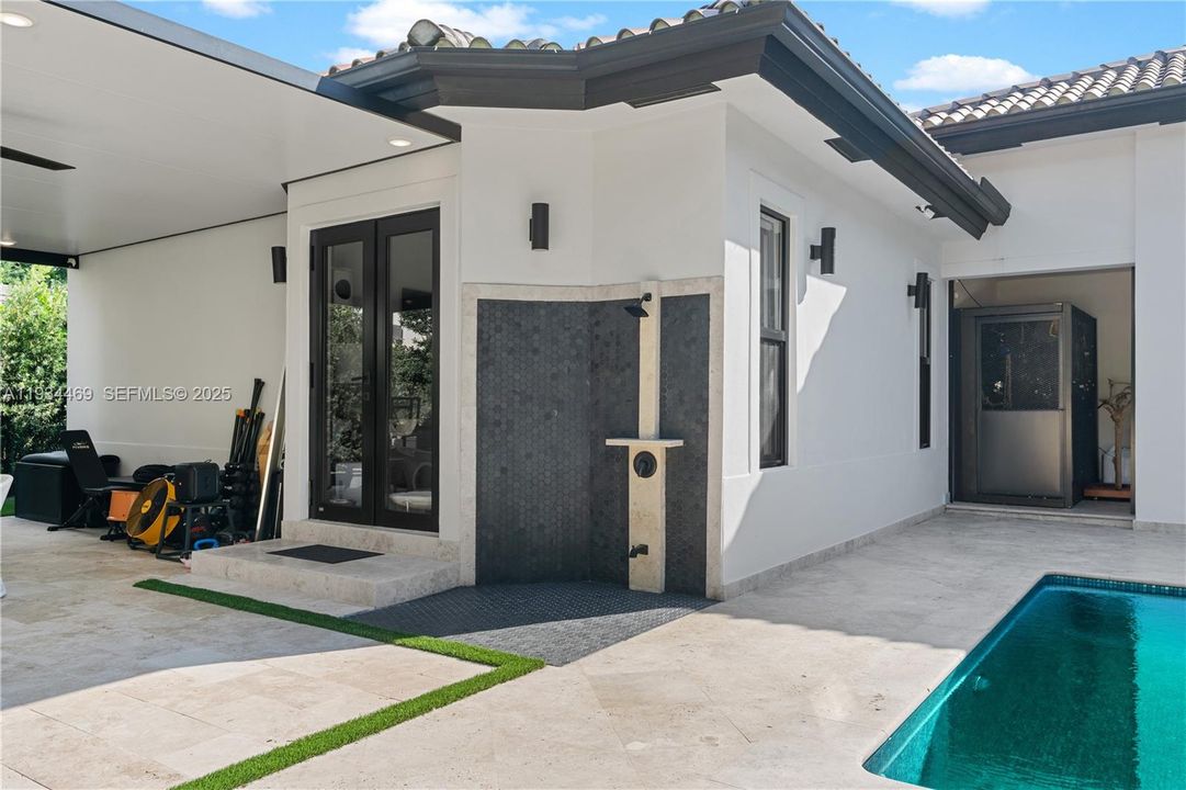 En Venta: $3,250,000 (4 camas, 5 baños, 3393 Pies cuadrados)