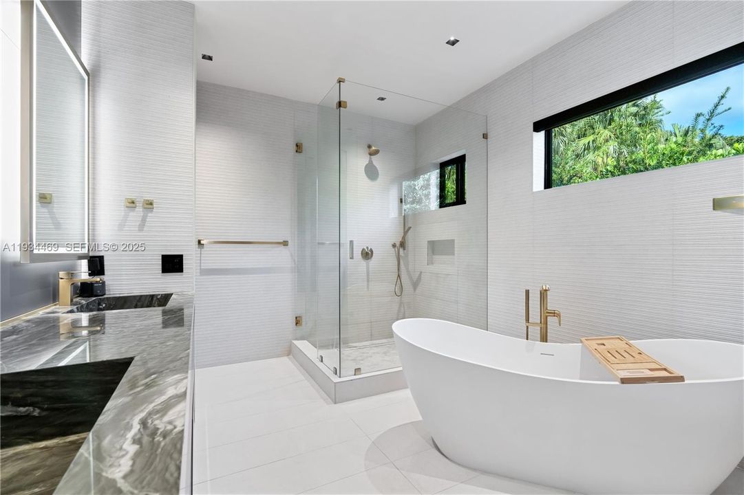 En Venta: $3,250,000 (4 camas, 5 baños, 3393 Pies cuadrados)