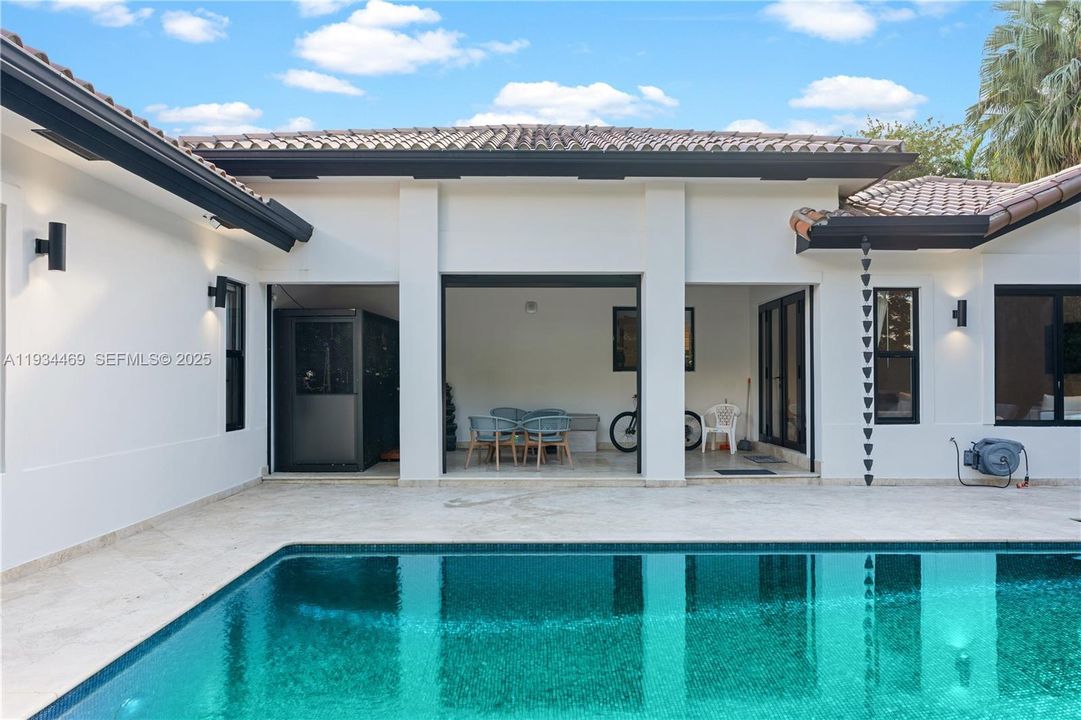 En Venta: $3,250,000 (4 camas, 5 baños, 3393 Pies cuadrados)