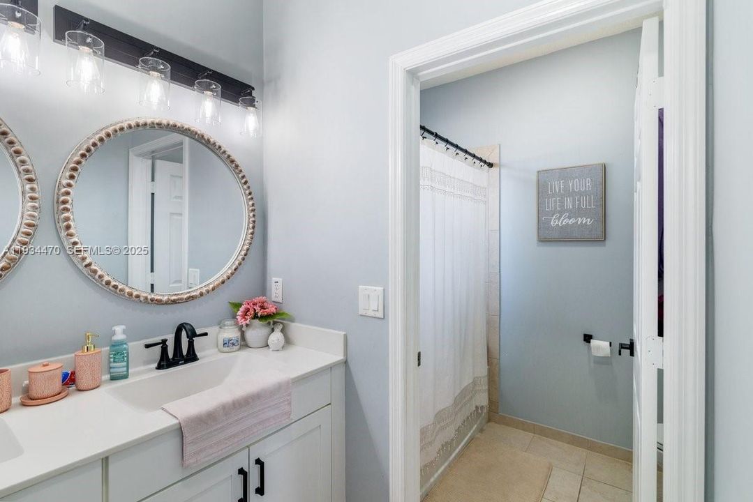 For Rent: $3,000 (3 beds, 2 baths, 2497 Square Feet)