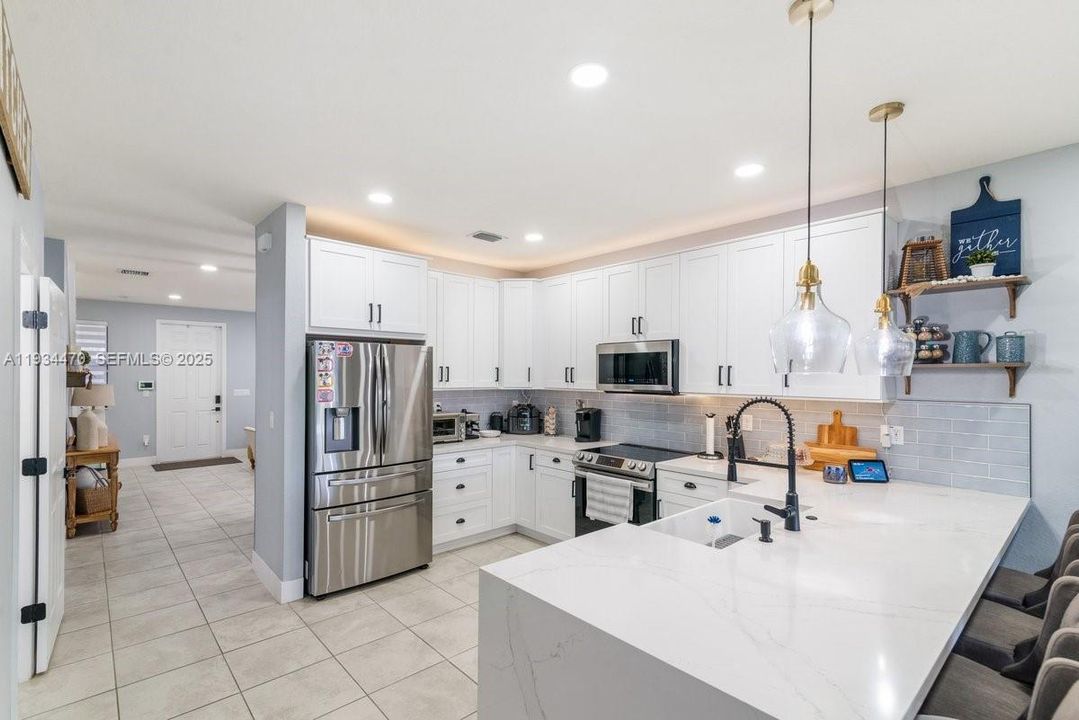 For Rent: $3,000 (3 beds, 2 baths, 2497 Square Feet)