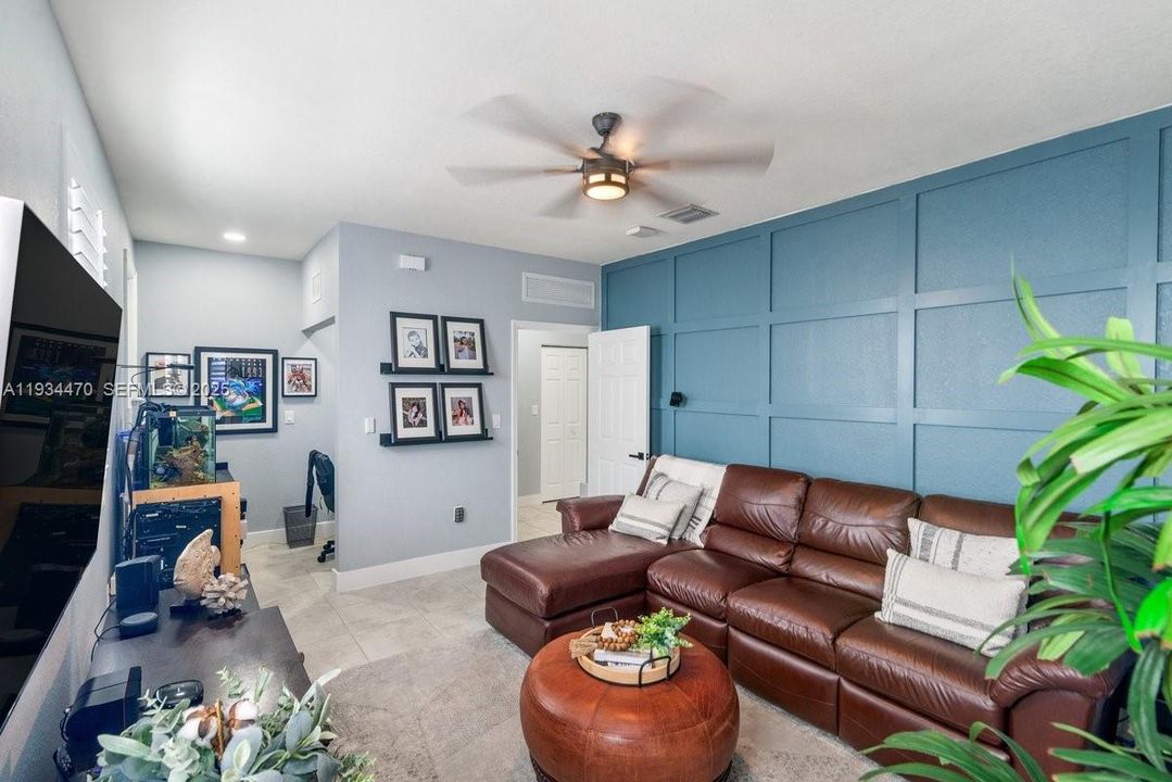 For Rent: $3,000 (3 beds, 2 baths, 2497 Square Feet)