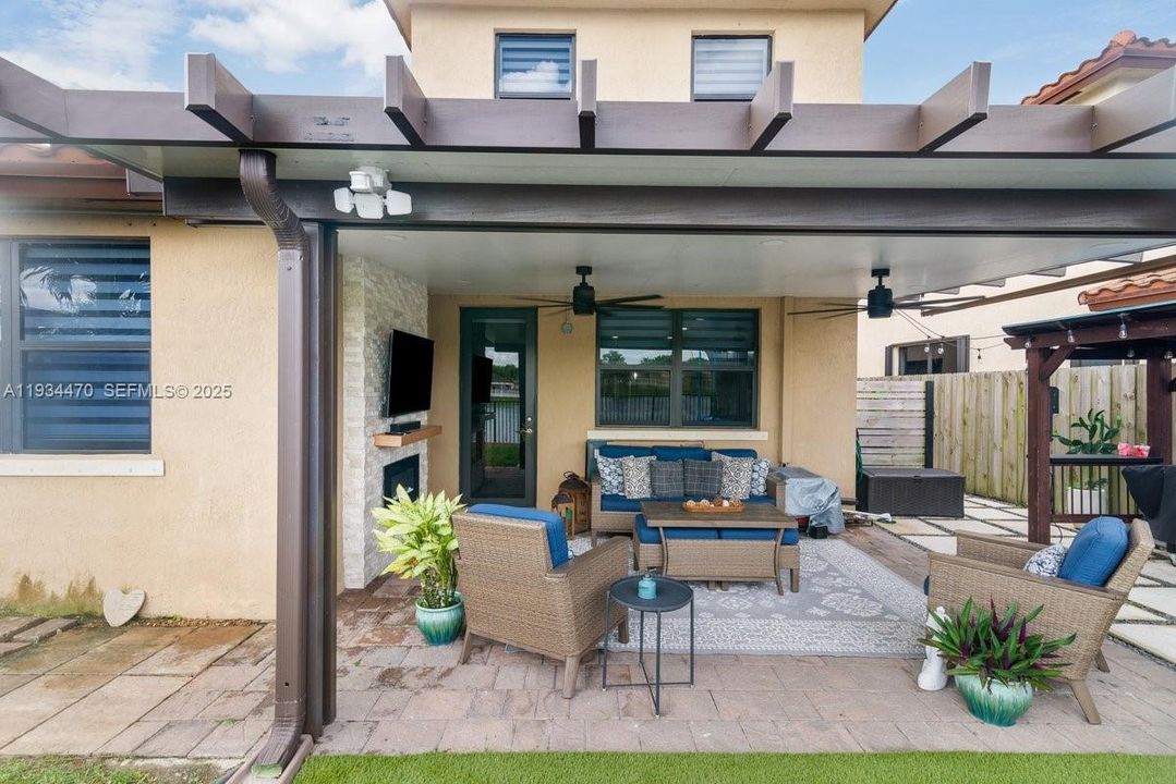 For Rent: $3,000 (3 beds, 2 baths, 2497 Square Feet)