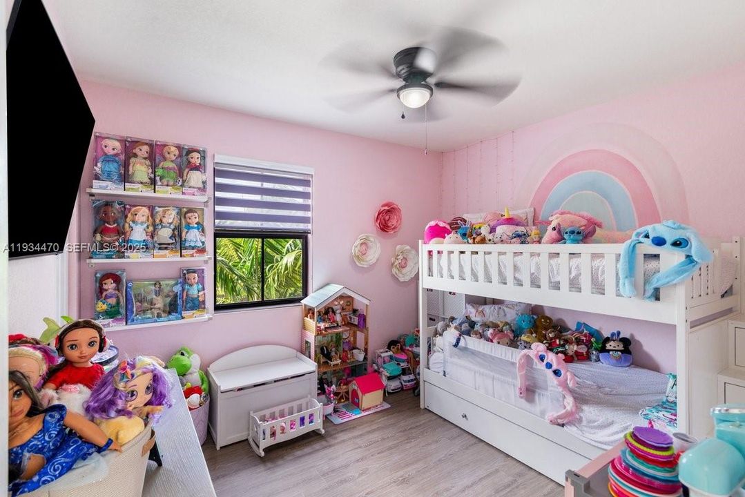 For Rent: $3,000 (3 beds, 2 baths, 2497 Square Feet)