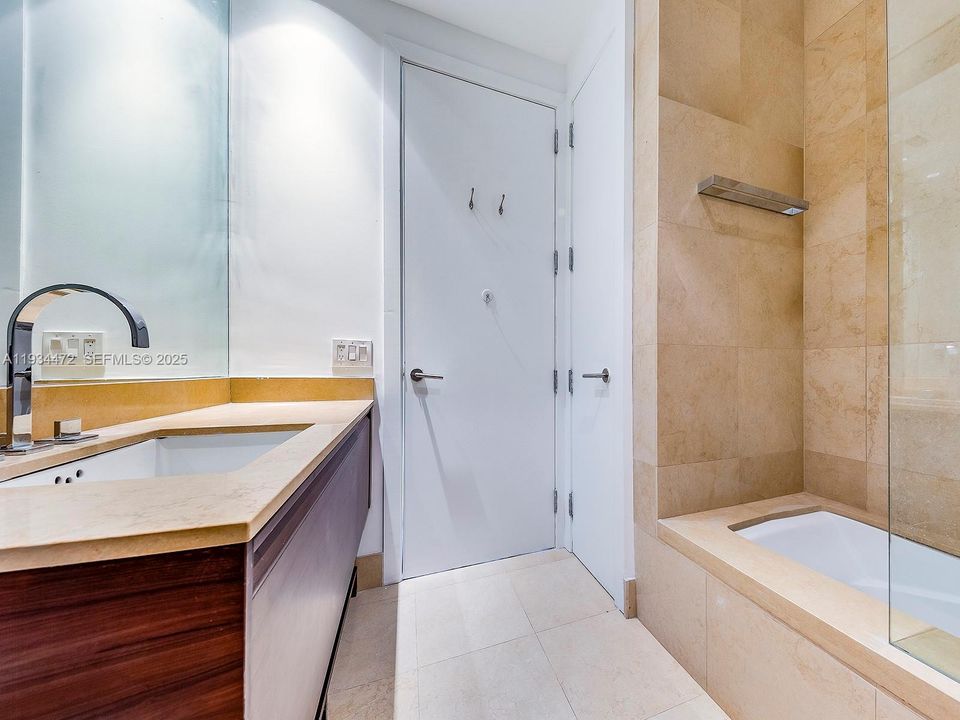 For Rent: $42,000 (3 beds, 3 baths, 2756 Square Feet)