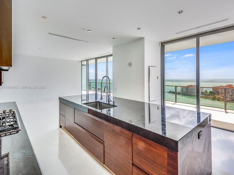 For Rent: $42,000 (3 beds, 3 baths, 2756 Square Feet)